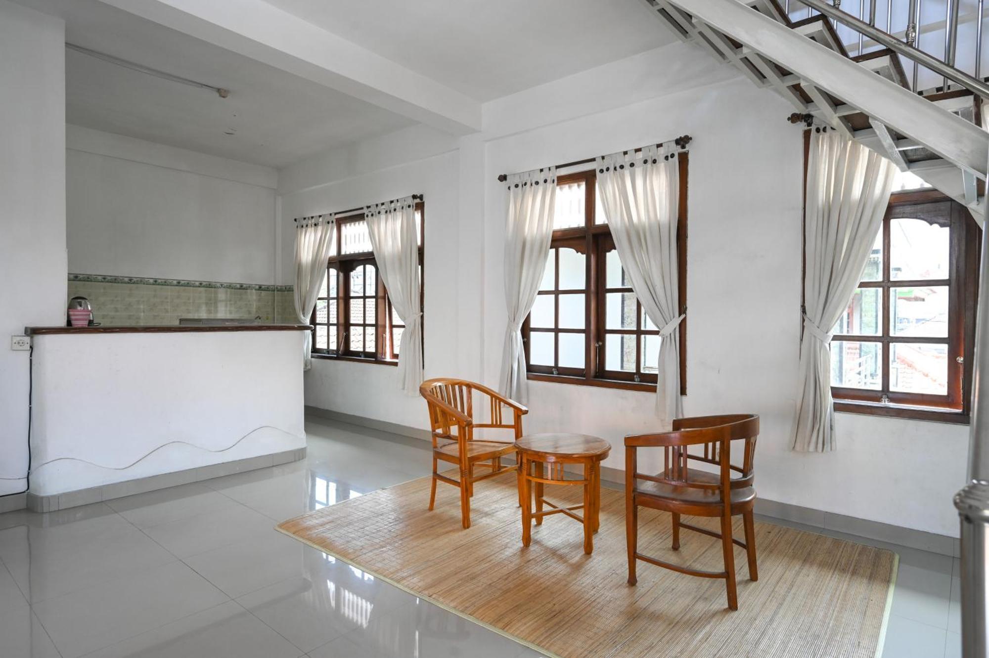Ceria Guesthouse Seminyak Mitra Reddoorz Eksteriør bilde