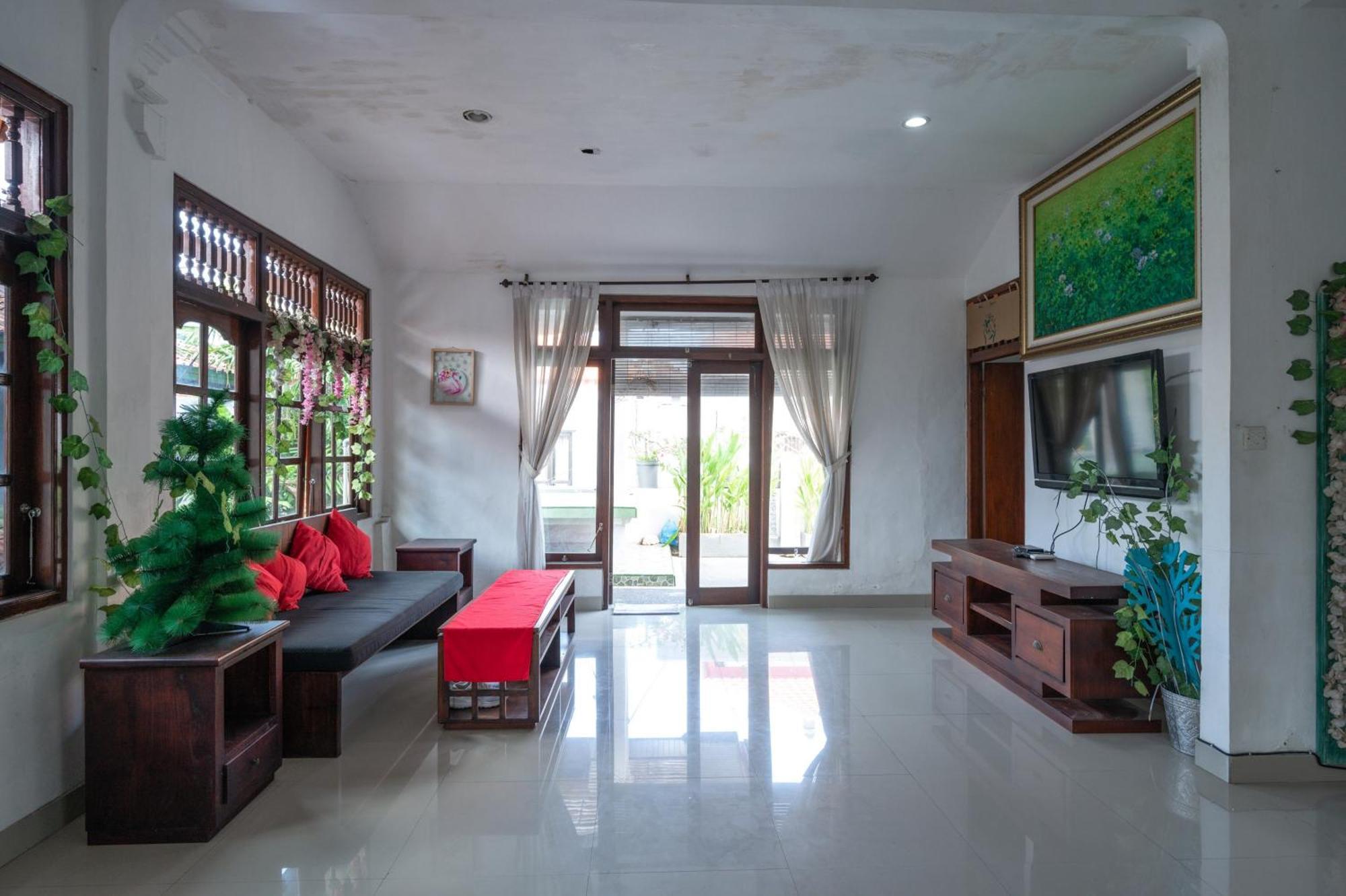 Ceria Guesthouse Seminyak Mitra Reddoorz Eksteriør bilde